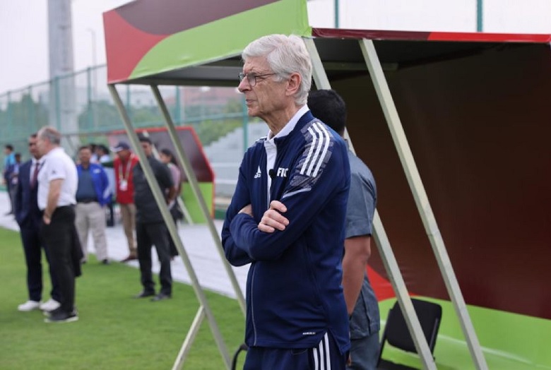 Postecoglou phản pháo Wenger vụ tranh cãi suất dự C1: ‘Chẳng ai phản đối, ngoại trừ ông ta’ - Ảnh 1