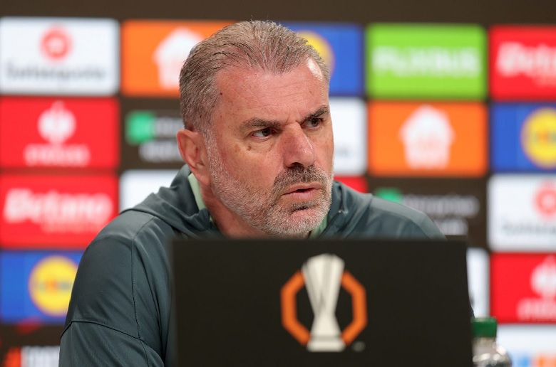 Postecoglou phản pháo Wenger vụ tranh cãi suất dự C1: ‘Chẳng ai phản đối, ngoại trừ ông ta’ - Ảnh 2