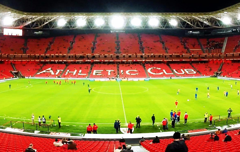 Bị đề nghị đổi sân, BTC Cúp C2 vẫn giữ nguyên địa điểm đá chung kết MU vs Tottenham - Ảnh 2