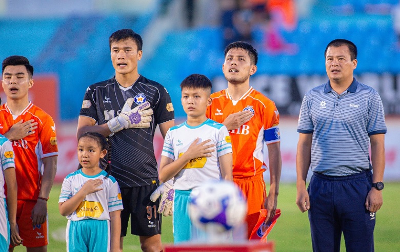 Bùi Tiến Dũng vô lê như tiền đạo, ghi bàn đầu tiên trong sự nghiệp chuyên nghiệp - Ảnh 2