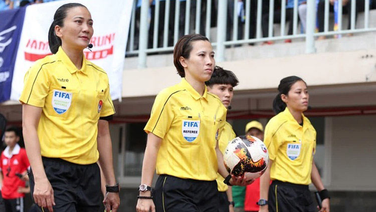 Nữ trọng tài tham gia điều hành trận ‘chung kết ngược’ V.League - Ảnh 1