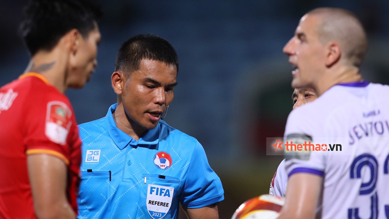 VPF mời 2 trọng tài Thái Lan điều khiển trận cầu 'sinh tử' giai đoạn cuối V.League - Ảnh 1