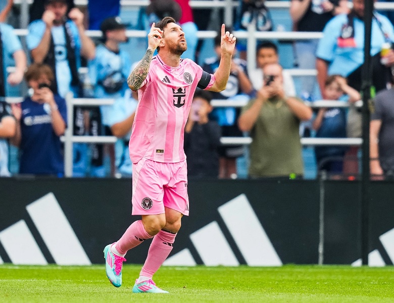 Ronaldo thống trị bảng xếp hạng VĐV có thu nhập ‘khủng’, Messi chỉ xếp thứ 5 - Ảnh 2