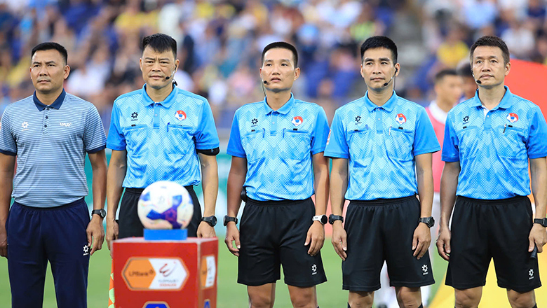 Hà Nội FC khiếu nại vụ trọng tài sai luật nghiệp dư - Ảnh 1
