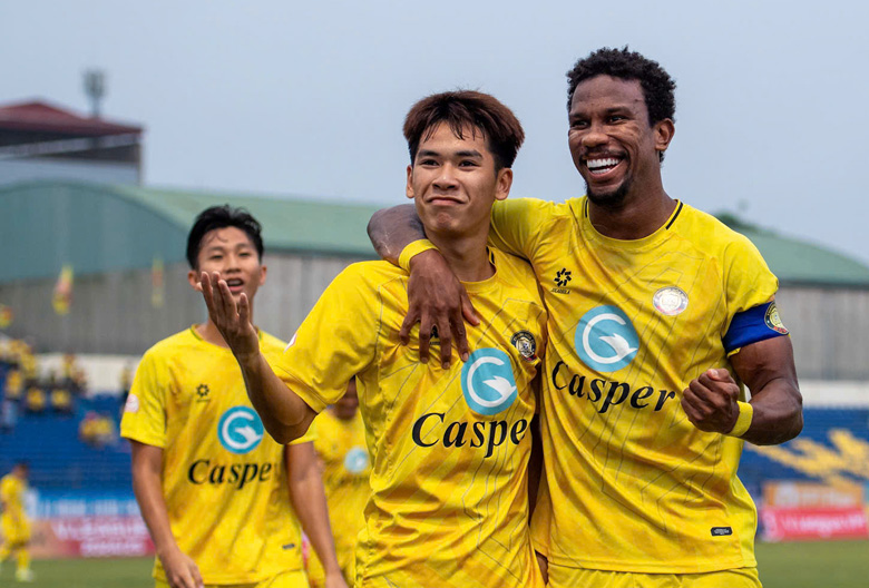 Ngoại binh Thanh Hoá bắt kịp Tiến Linh ở cuộc đua Vua phá lưới V.League - Ảnh 1