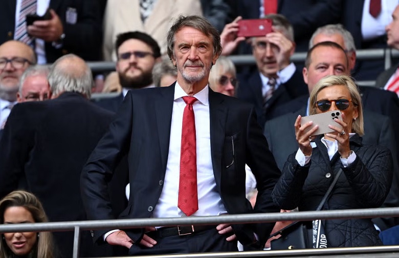 Sir Jim Ratcliffe mất hơn 6 tỷ bảng sau 1 năm tiếp quản MU - Ảnh 2