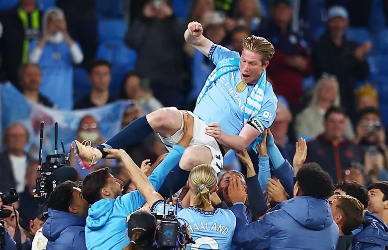 Pep bật khóc trong ngày De Bruyne nói lời tạm biệt sân Etihad - Ảnh 1