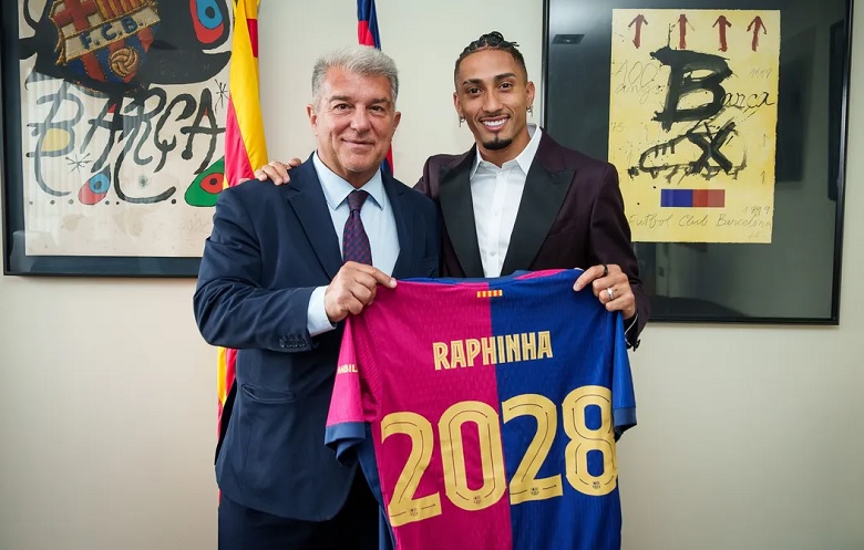 Raphinha gia hạn hợp đồng với Barca đến năm 2028, dập tắt tin đồn sang Saudi Arabia - Ảnh 1