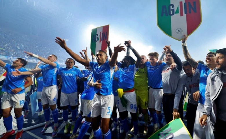 Napoli vô địch Serie A sau màn đua tranh nghẹt thở với Inter Milan - Ảnh 1