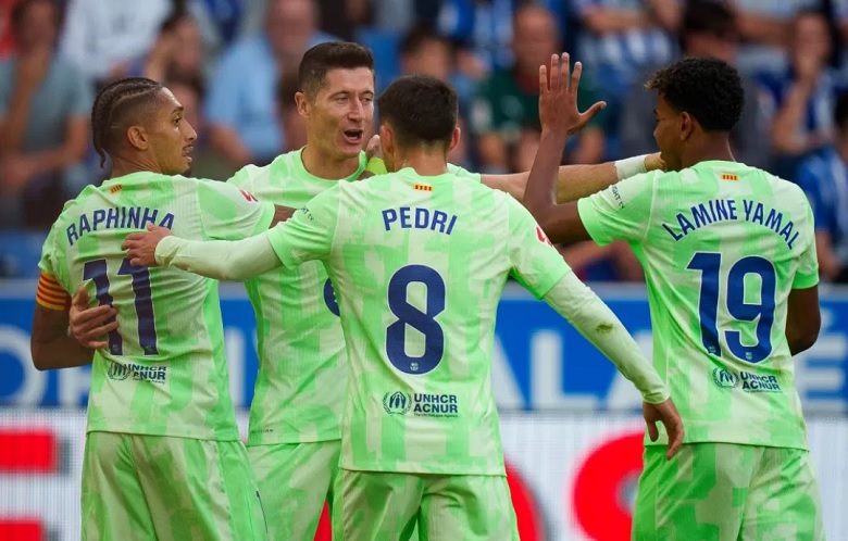 Lewandowski lập cú đúp, Barcelona khép lại mùa giải bằng chiến thắng ngọt ngào - Ảnh 2
