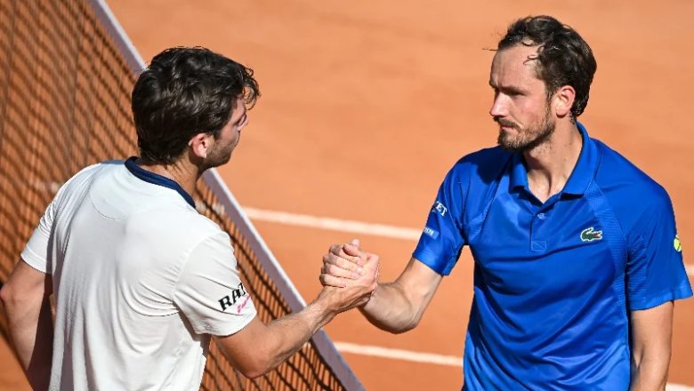 Medvedev thua sốc Norrie sau 5 set, bị loại sớm ở Roland Garros - Ảnh 1