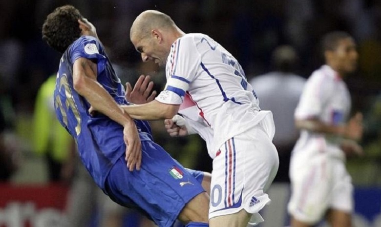 Antony ‘nổi điên’, suýt tái hiện cú húc đầu kiểu Zidane với Fernandez - Ảnh 2