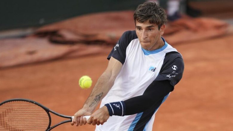 Thua sốc ở vòng 2 Roland Garros, Tsitsipas rơi khỏi top 20 thế giới - Ảnh 2