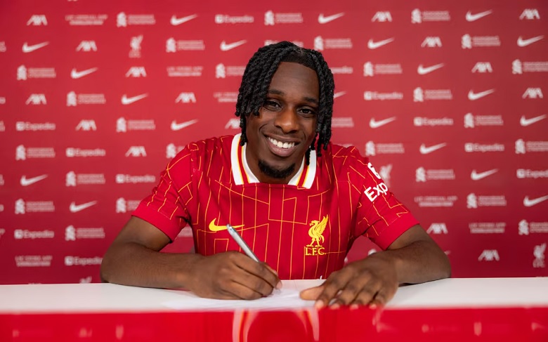 Frimpong chính thức gia nhập Liverpool, sẵn sàng thay thế Alexander-Arnold - Ảnh 1