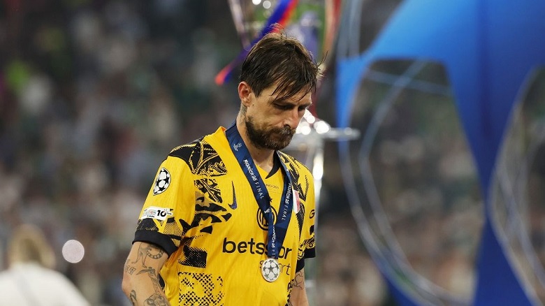 Thảm bại 0-5, Inter bị CĐV lạnh nhạt khi trở về Italia - Ảnh 1