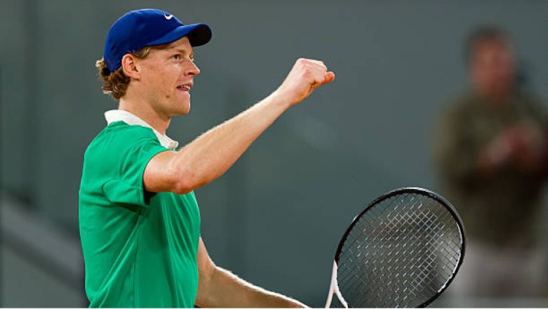 Sinner lần thứ ba vào tứ kết Roland Garros, Bublik tạo địa chấn trước Draper - Ảnh 1