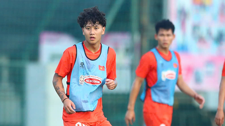 Alex Bùi lần đầu nói về cuộc sống ở Việt Nam, chưa ưu tiên đá V.League - Ảnh 1
