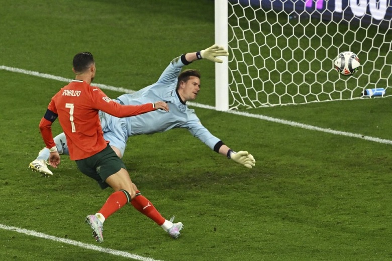 Ronaldo thăng hoa, Bồ Đào Nha vượt ải Đức vào chung kết Nations League - Ảnh 1