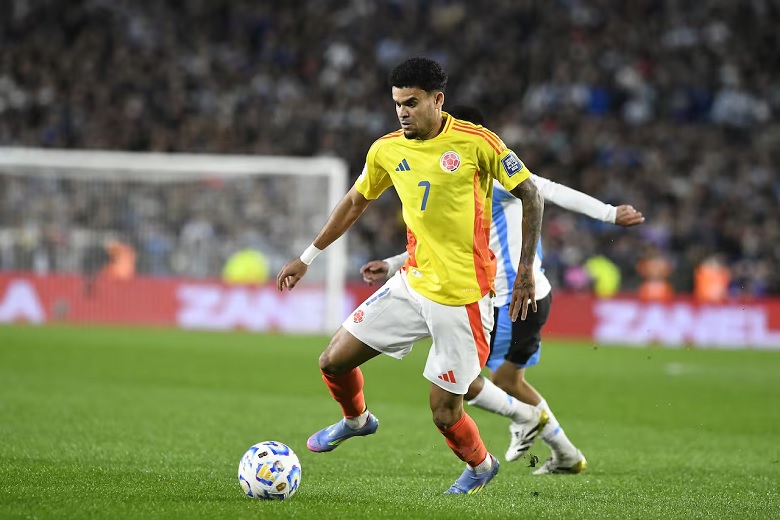 Chơi thiếu người, Argentina chật vật cầm hòa Colombia ở vòng loại World Cup 2026 - Ảnh 1