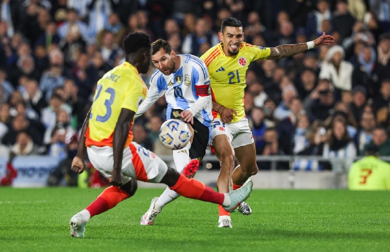Chơi thiếu người, Argentina chật vật cầm hòa Colombia ở vòng loại World Cup 2026 - Ảnh 2