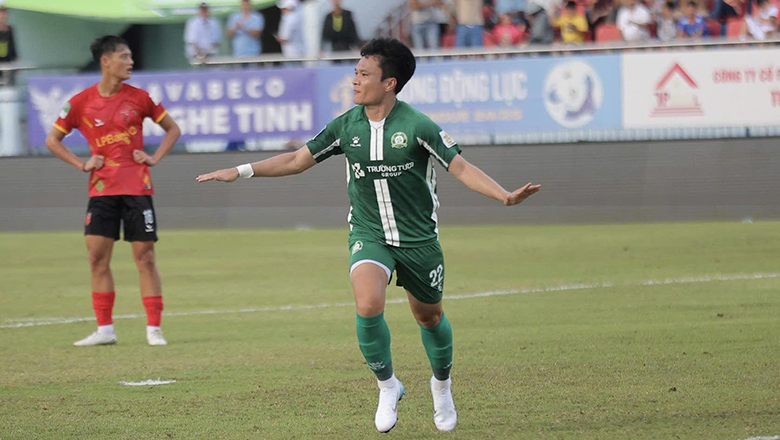Bình Phước thắng đậm Long An, giành vé tranh playoff lên V.League - Ảnh 1