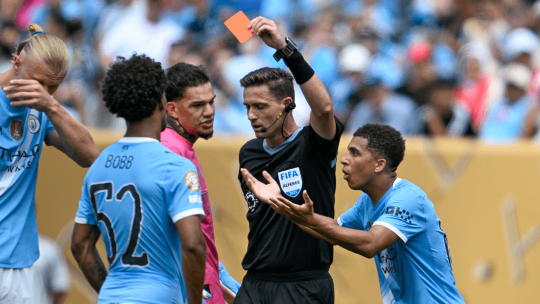 Hậu vệ Man City bị cấm thêm 2 trận ở FIFA Club World Cup vì đạp vào mặt đối phương - Ảnh 1