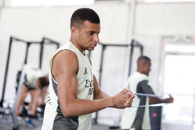 Mbappe sụt 5kg chỉ trong ít ngày vì biến chứng sức khỏe - Ảnh 1