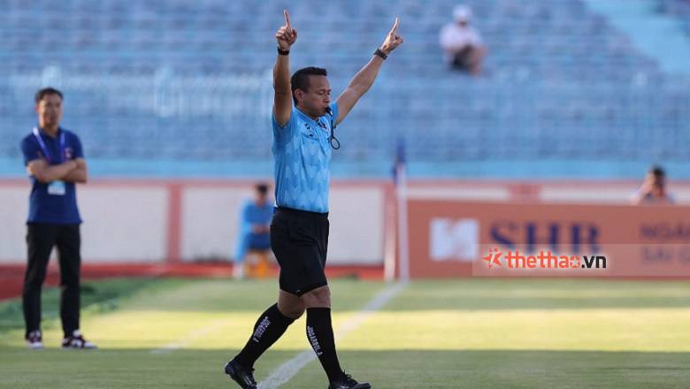 Trọng tài Malaysia bắt trận play-off tranh vé dự V.League 2025/26 - Ảnh 1
