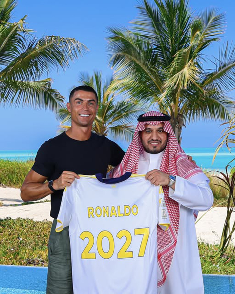 CHÍNH THỨC: Ronaldo gia hạn 2 năm hợp đồng với Al Nassr - Ảnh 1