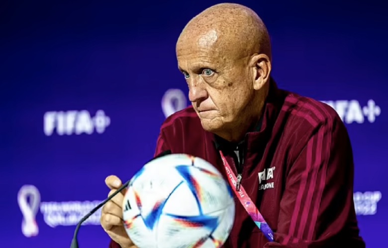 Học trò bị phạt nặng, Pep chỉ trích thẳng mặt trưởng ban trọng tài FIFA - Ảnh 2