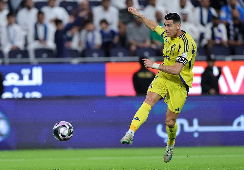 Ronaldo chốt tương lai, có thể ở lại Al Nassr tới năm 42 tuổi - Ảnh 2