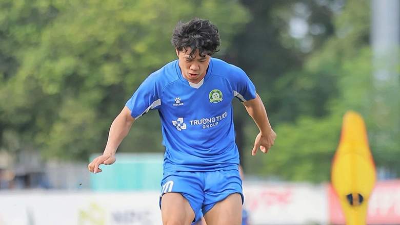 Công Phượng đá hỏng phạt đền trong trận playoff - Ảnh 1