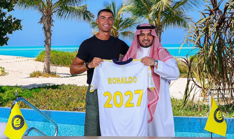 Hé lộ những con số khiến cả thế giới choáng váng khi Ronaldo tái ký hợp đồng với Al Nassr - Ảnh 1