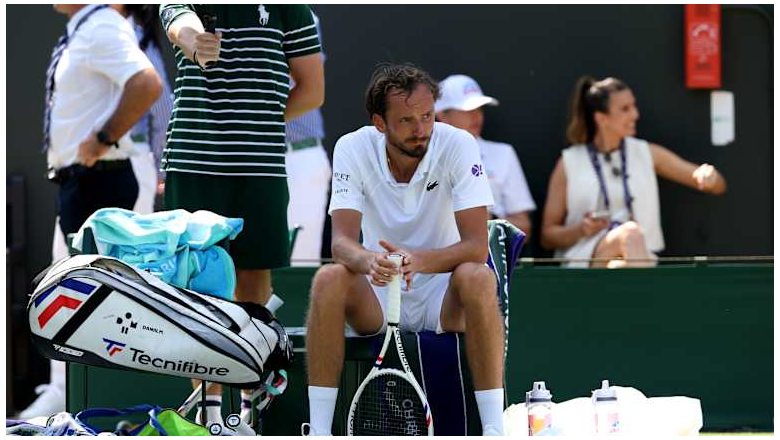 Medvedev bị loại sớm ở cả 3 giải Grand Slam 2025, nguy cơ tụt sâu trên BXH ATP - Ảnh 2