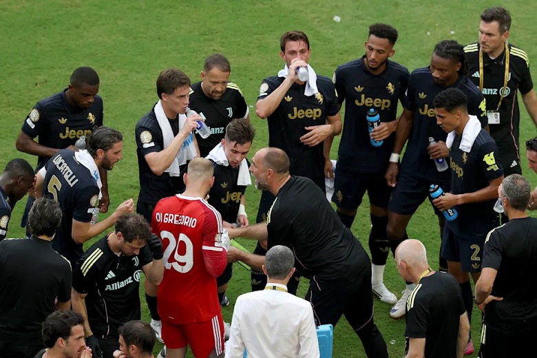 10 cầu thủ Juventus xin thay người vì kiệt sức - Ảnh 1
