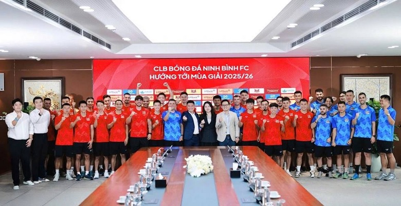 Ninh Bình FC ra mắt tân HLV trưởng đến từ châu Âu - Ảnh 2