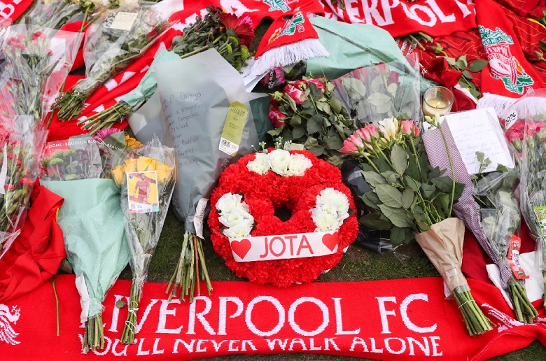 Liverpool dời lịch hội quân, cùng tiễn biệt người đồng đội xấu số - Ảnh 1