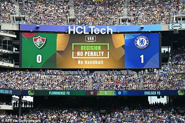 Trọng tài lý giải vì sao Chelsea thoát penalty khó tin ở bán kết FIFA Club World Cup - Ảnh 1
