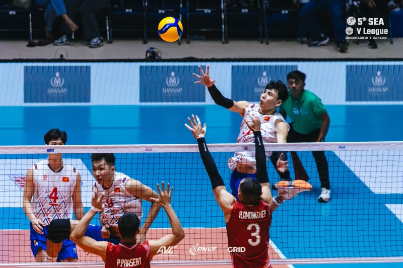 Tuyển bóng chuyền nam Việt Nam 'xử đẹp' Thái Lan ở SEA V.League 2025 - Ảnh 2