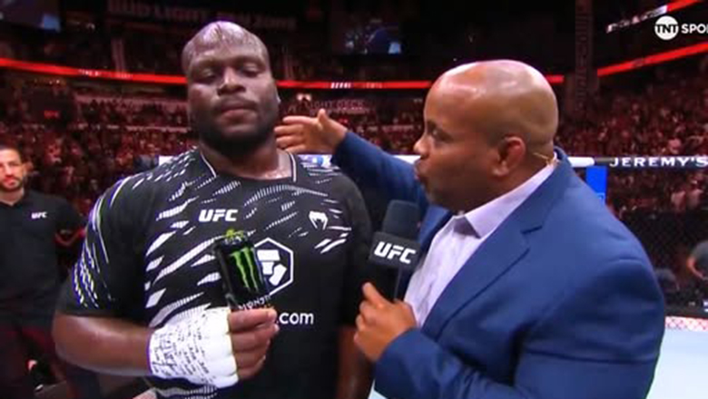 Derrick Lewis lại thắng, phá kỷ lục của chính mình tại UFC - Ảnh 1