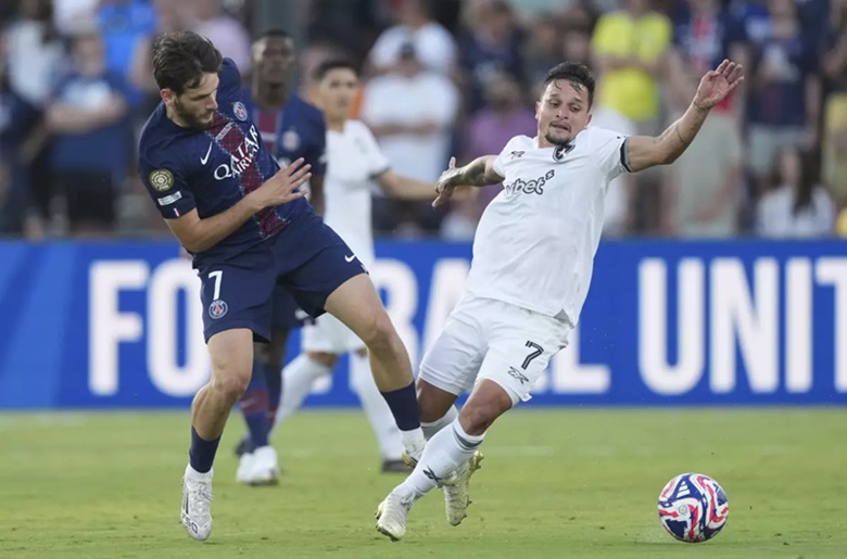 FIFA nhượng bộ, các cầu thủ thoát cảnh đá 2 ngày 1 trận - Ảnh 1