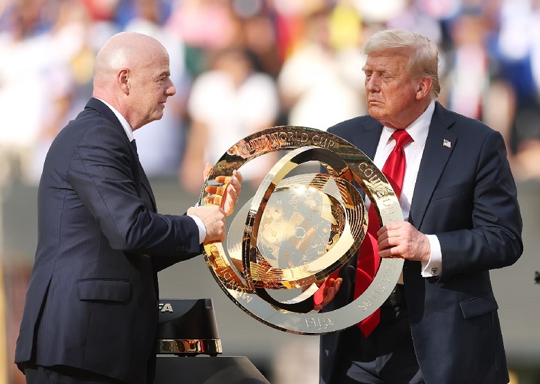 Tổng thống Donald Trump gây tranh cãi khi ‘chiếm sóng’ lễ đăng quang của Chelsea - Ảnh 2