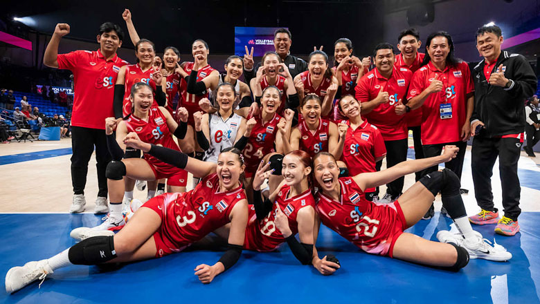 Tuyển bóng chuyền nữ Thái Lan trụ hạng thành công sau tình huống gây tranh cãi ở Volleyball Nations League 2025 - Ảnh 1