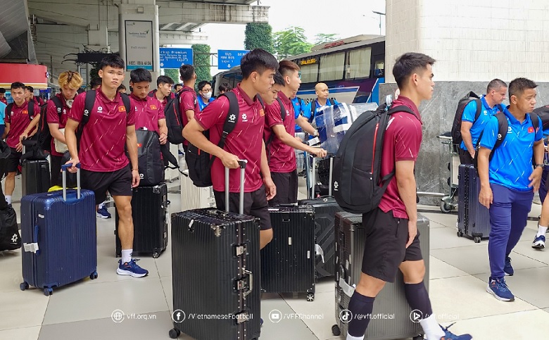 U23 Việt Nam đặt chân đến Indonesia, sẵn sàng bảo vệ ngôi vương Đông Nam Á - Ảnh 1