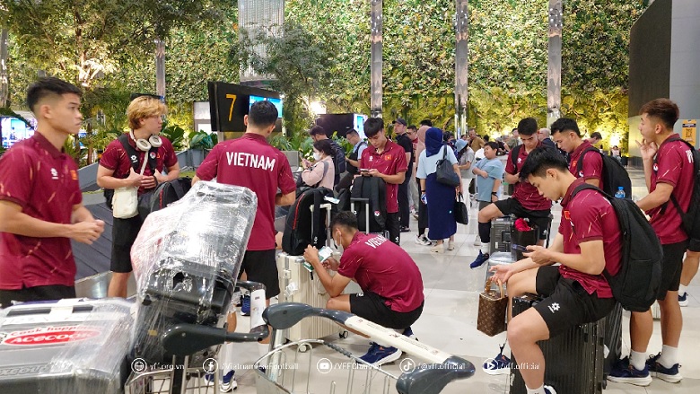 U23 Việt Nam đặt chân đến Indonesia, sẵn sàng bảo vệ ngôi vương Đông Nam Á - Ảnh 2