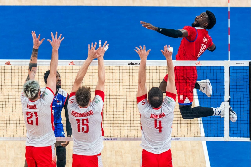 Tuyển bóng chuyền nam Cuba tạo địa chấn ở Volleyball Nations League 2025 - Ảnh 1