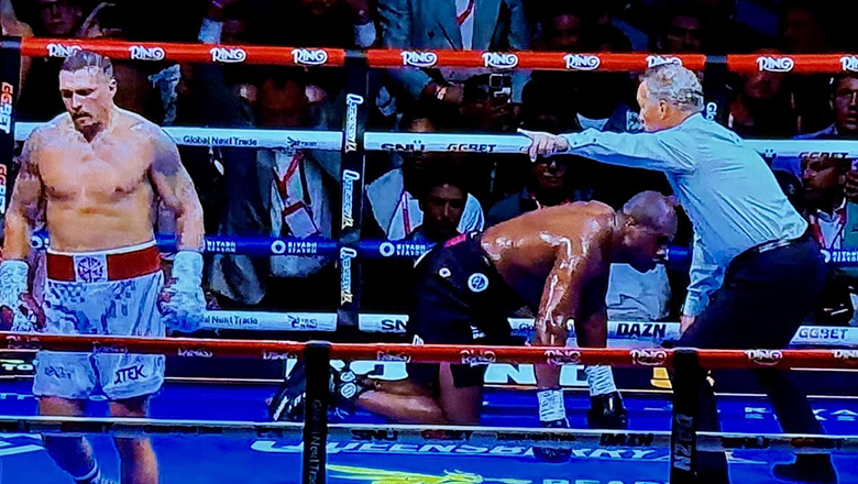 Usyk hạ knock-out Dubois, thống nhất toàn bộ đai Boxing hạng cân Heavyweight - Ảnh 1