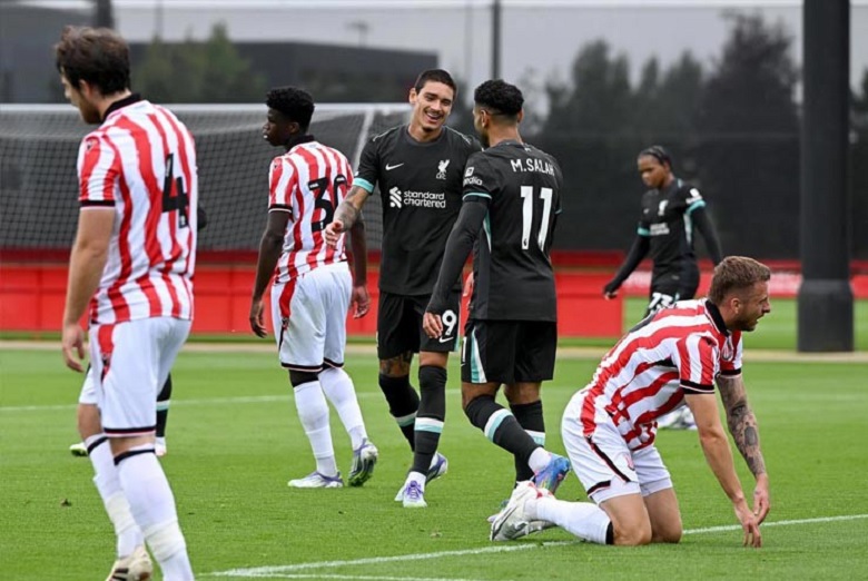 Nunez ghi 3 bàn trong 14 phút, Liverpool hủy diệt Stoke 5-0 - Ảnh 1