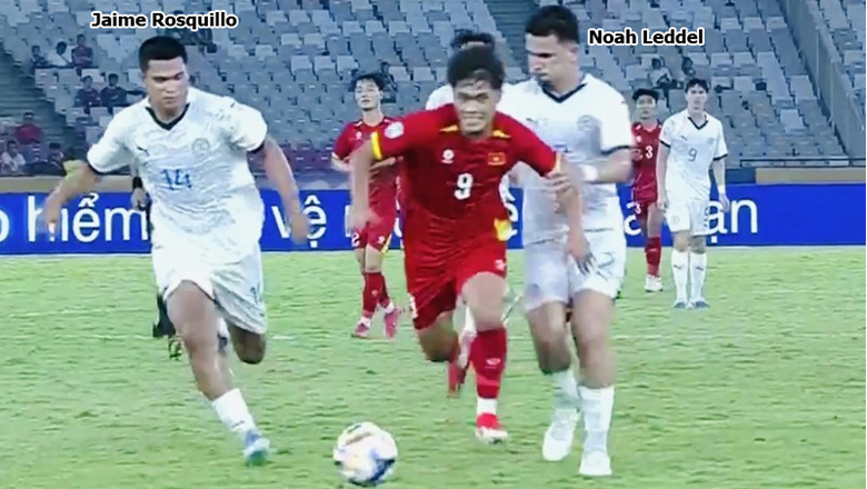 Trọng tài rút thẻ đỏ nhầm khiến hậu vệ Philippines bị đuổi oan ức trước U23 Việt Nam - Ảnh 1