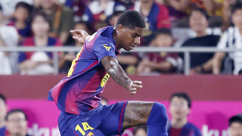 Thi đấu mờ nhạt, Rashford bị rút ra sân chỉ sau 30 phút trong ngày ra mắt Barca - Ảnh 1